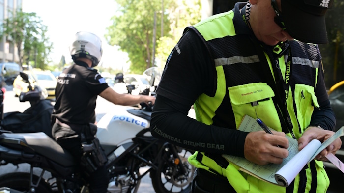 Πάνω από 1.070 παραβάσεις βεβαιώθηκαν την 40η εβδομάδα της εκστρατείας «Μηδενική ανοχή στη μη χρήση κράνους»