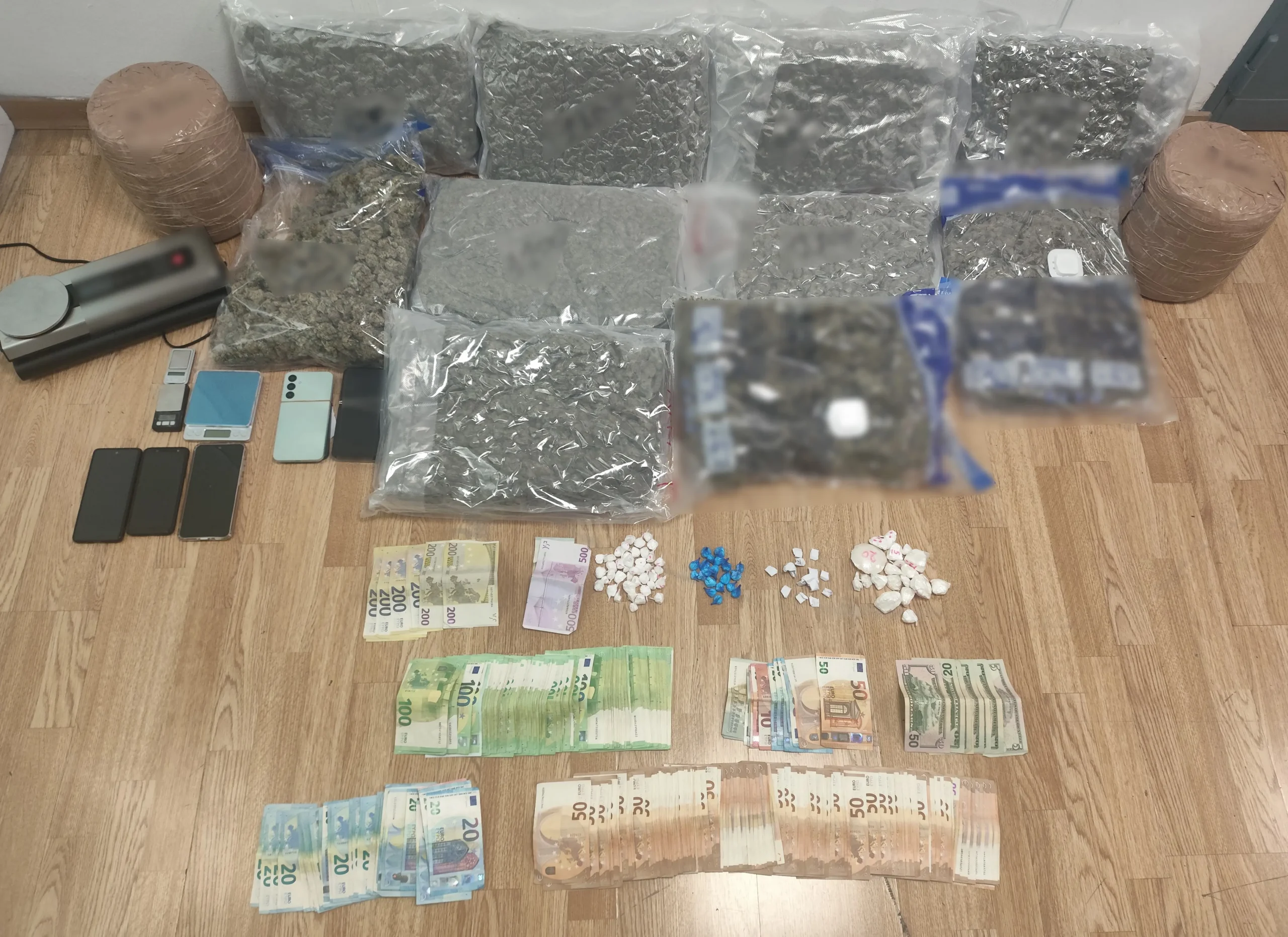 Τρεις συλλήψεις για κατοχή και διακίνηση ναρκωτικών στην Αττική – 77.550  ευρώ το προσδοκώμενο όφελος (video)