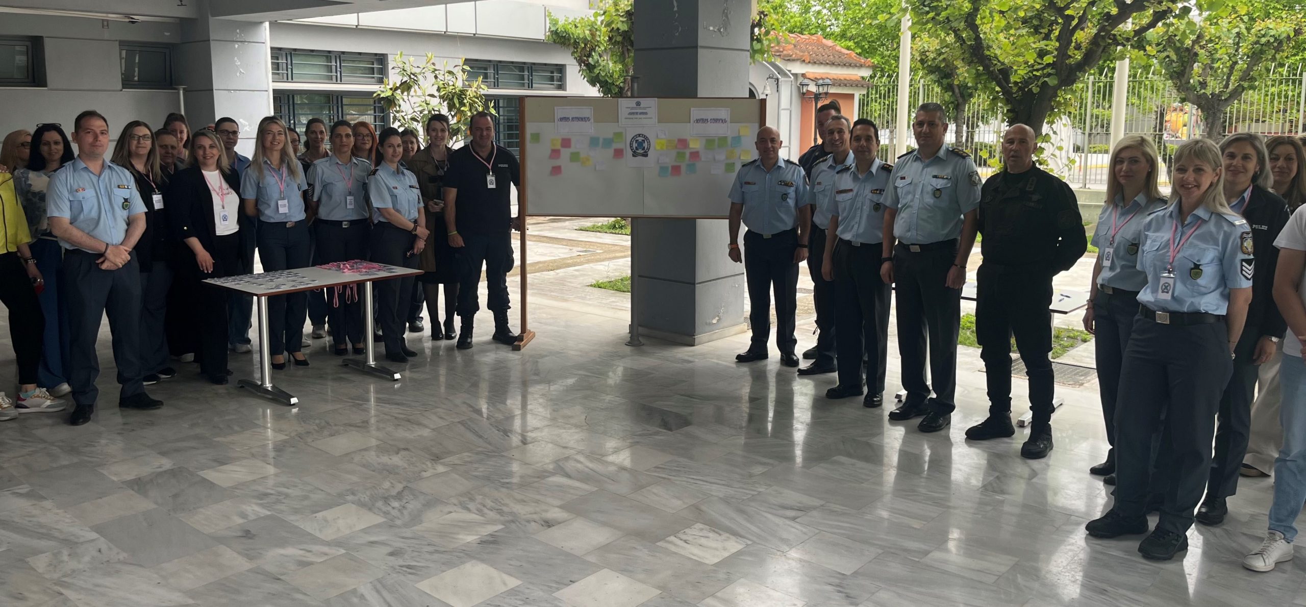 Μία ξεχωριστή δράση διοργανώθηκε στην είσοδο του Αστυνομικού Μεγάρου Λάρισας με αφορμή την “Γιορτή της Μητέρας”