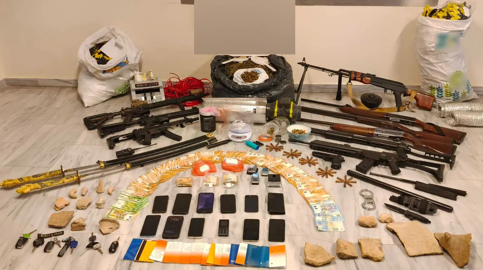 Εξαρθρώθηκαν 2 εγκληματικές οργανώσεις που δραστηριοποιούνταν στη διακίνηση ναρκωτικών ουσιών στην Κρήτη – H ανακοίνωση της ΕΛ.ΑΣ (video)