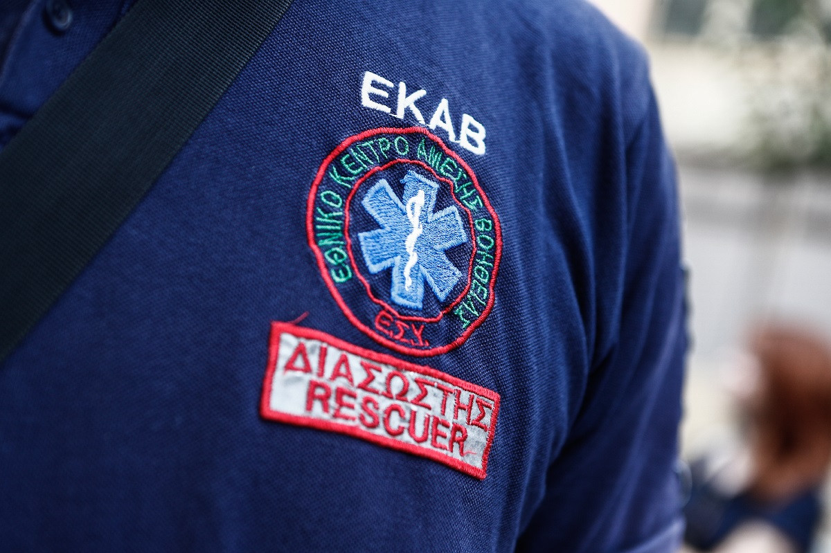 Βαρέα και ανθυγιεινά για νοσηλευτές και διασώστες ΕΚΑΒ – Τι αλλάζει σε μισθούς και συντάξεις