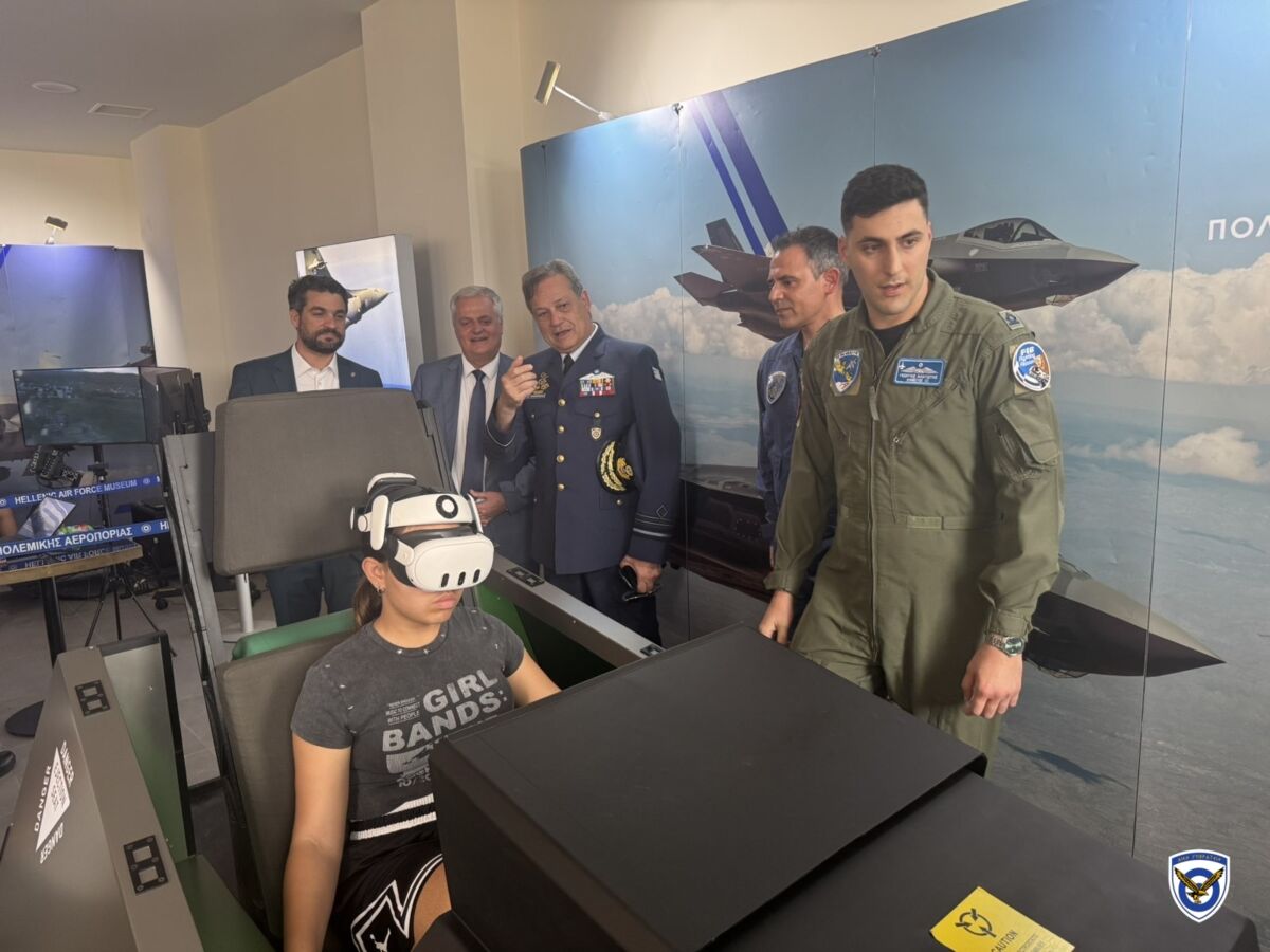 Προσομοιωτές F-16 & F-35 και VR «Επισκέφθηκαν» τα Χανιά