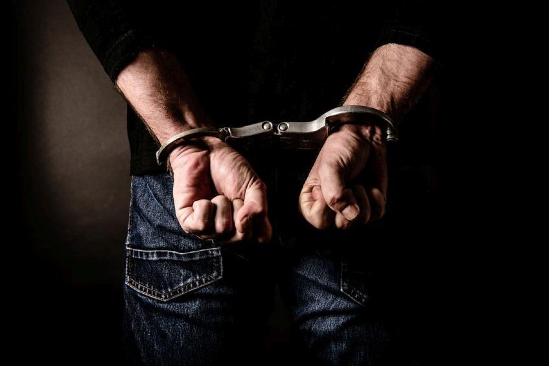 Σύλληψη 21χρονου στο Δήμο Μινώα Πεδιάδος – Σε βάρος του εκκρεμούσε ένταλμα σύλληψης
