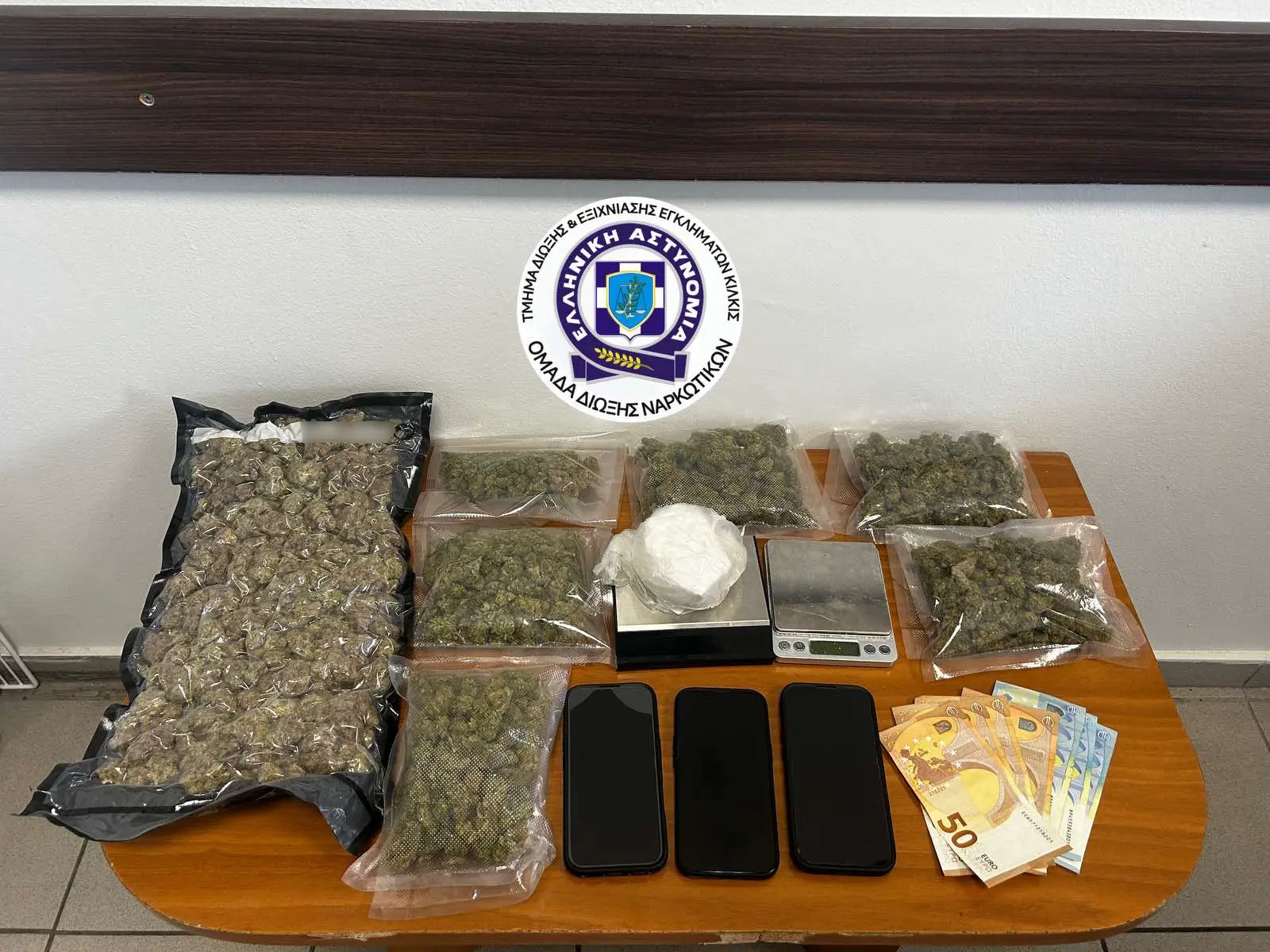 Χειροπέδες σε δύο άτομα για διακίνηση – Είχαν κρύψει 160 γραμμάρια κοκαΐνης (βίντεο)