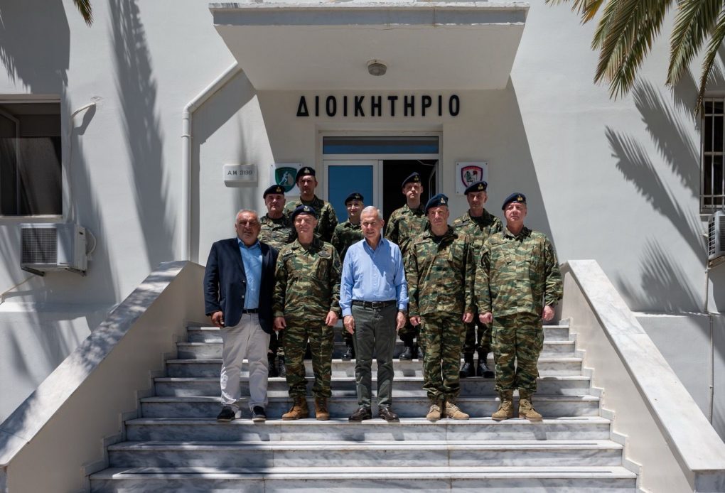 Επίσκεψη Θανάση Δαβάκη στο 700 Στρατιωτικό Εργοστάσιο και το Χημείο Ενόπλων Δυνάμεων