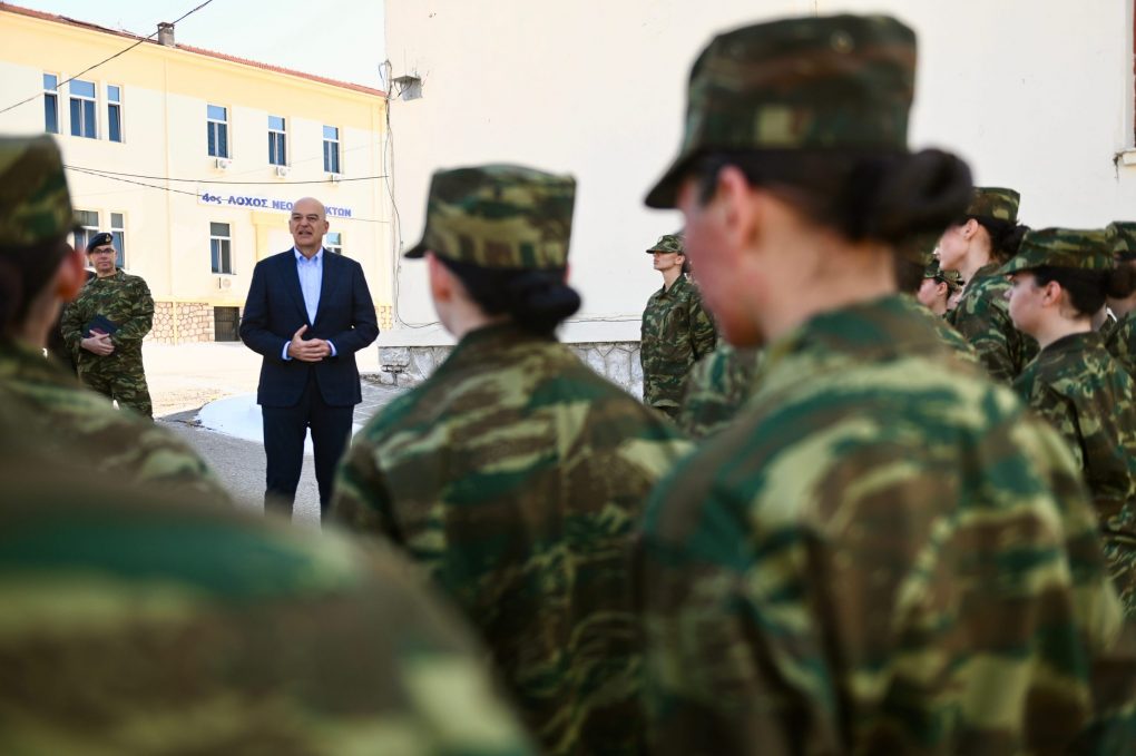 Ν. Δένδιας από τη Λαμία: Θεσμική τομή η κατάταξη των πρώτων εθελοντριών οπλιτών των Ενόπλων Δυνάμεων
