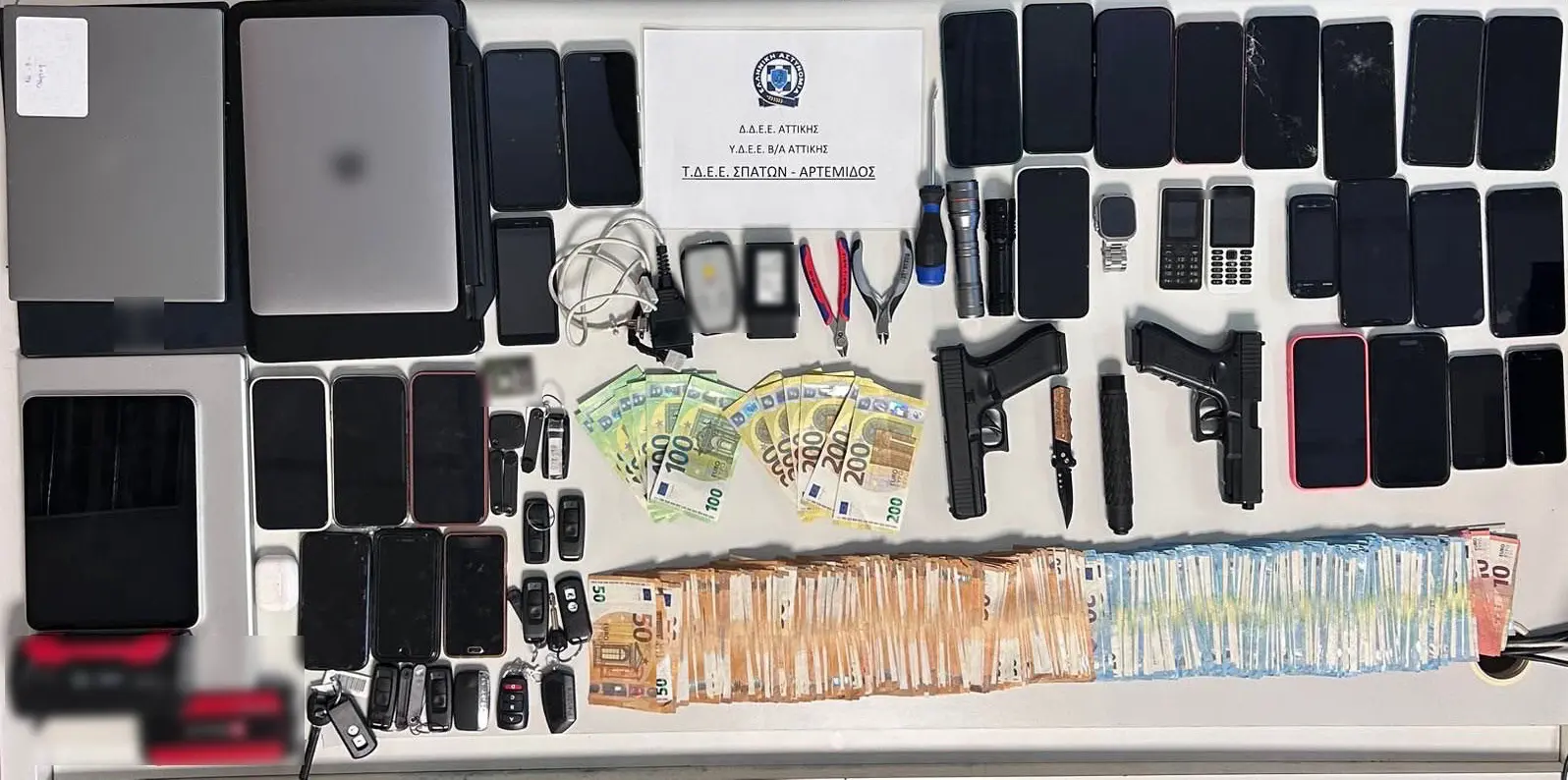 Εξαρθρώθηκε κύκλωμα που έκλεβε αυτοκίνητα, τα παραποιούσε και τα μεταπωλούσε – Έγιναν 13 συλλήψεις