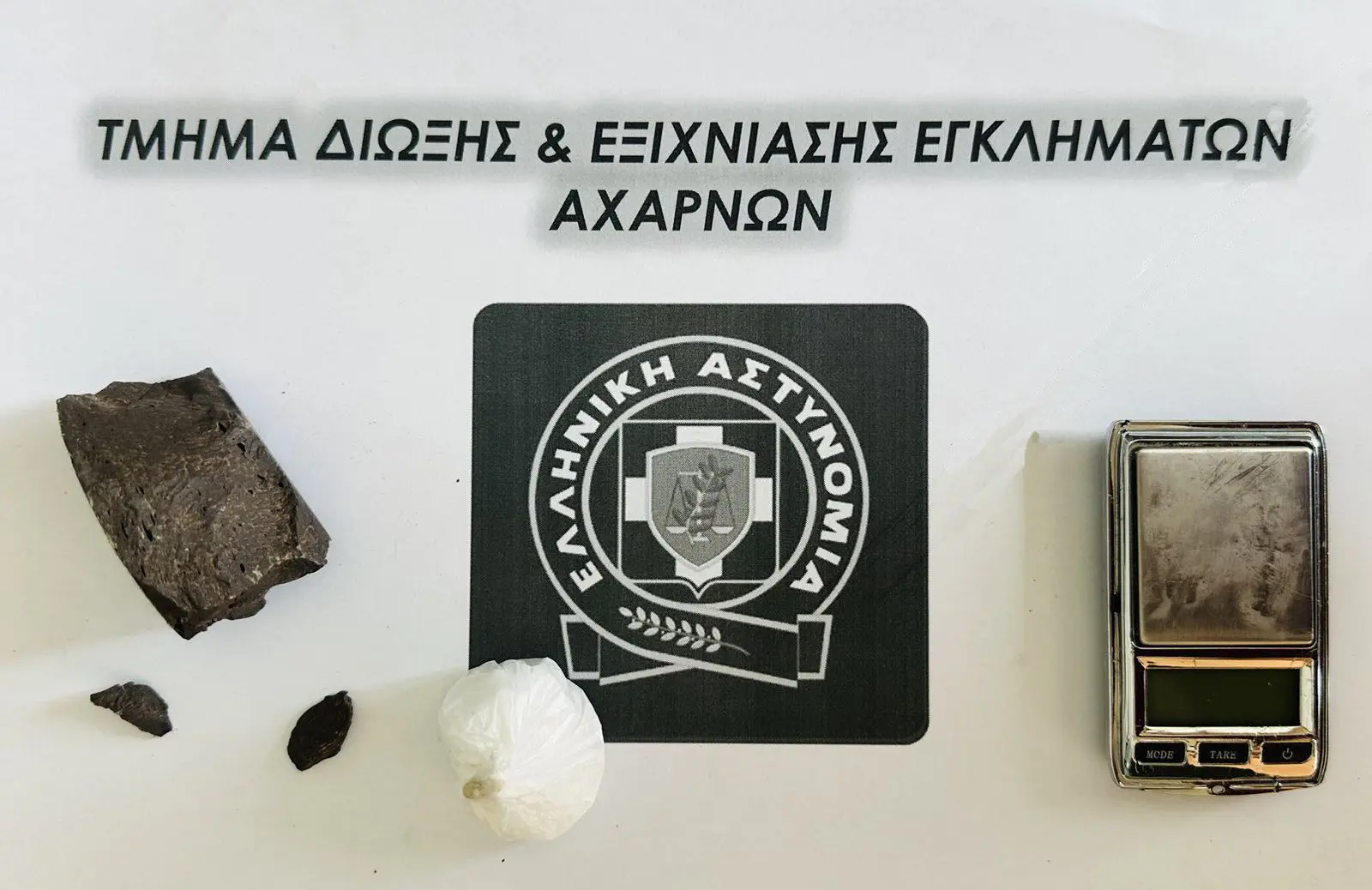 Μενίδι: Είχε κρύψει ηρωίνη και κοκαΐνη στη ντουζιέρα – Χειροπέδες σε 36χρονο ντίλερ (βίντεο)