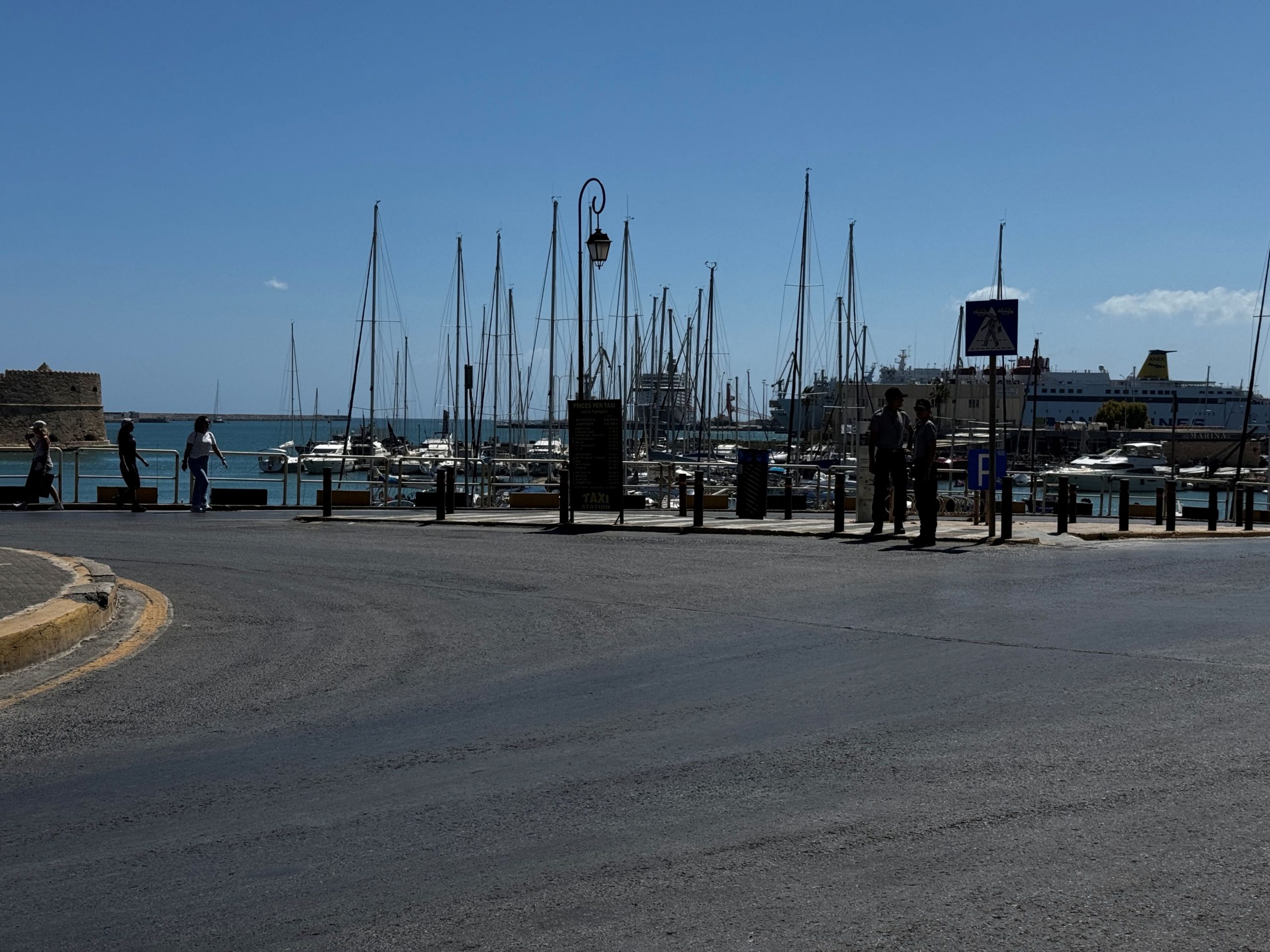 Η Δημοτική Αστυνομία Ηρακλείου ενισχύει τους ελέγχους για ασφαλείς και προσβάσιμους δημόσιους χώρους