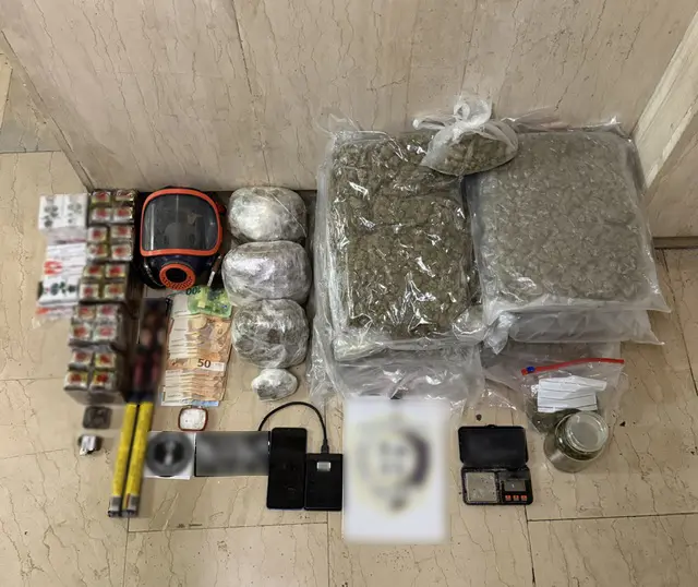 Κυψέλη: Χειροπέδες σε 28χρονο που είχε μετατρέψει διαμέρισμα σε «αποθήκη» ναρκωτικών – Είχαν κρύψει σχεδόν 17 κιλά κάνναβης