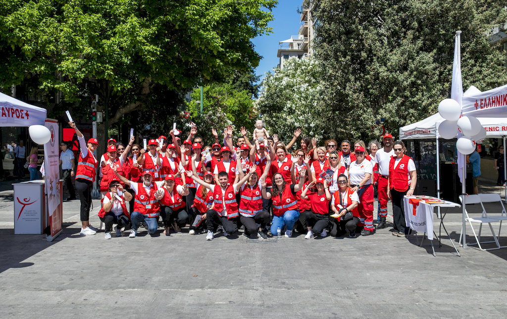 Ο Ε.E.Σ. γιόρτασε την συμπλήρωση 149 ετών προσφοράς με αιμοδοσία στο Μετρό Συντάγματος (βίντεο)