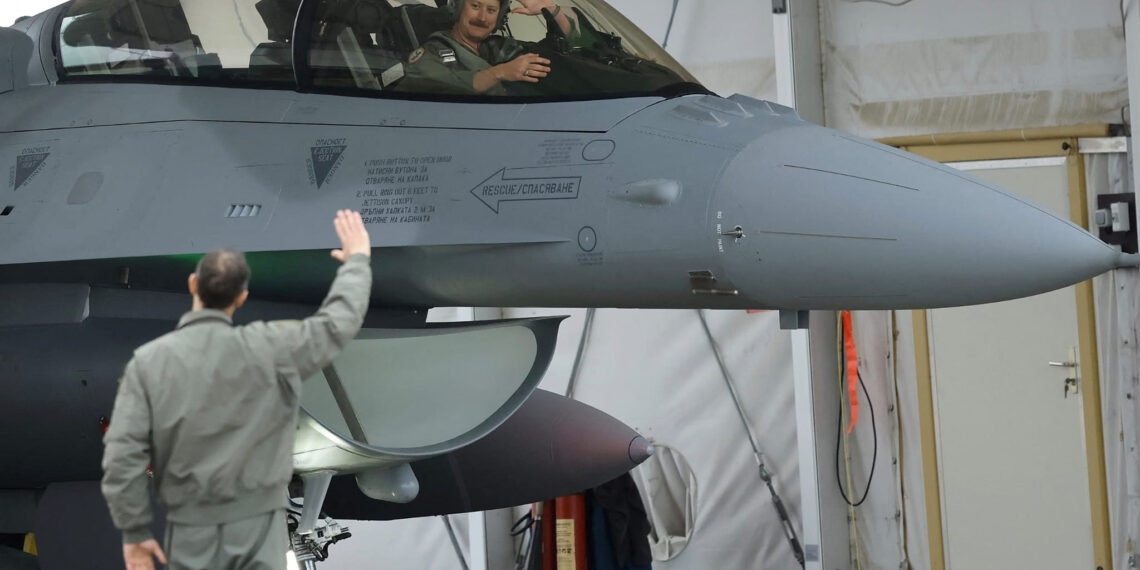AIM-120C-8: «Πράσινο φως» από τις ΗΠΑ στην πώληση 125 πυραύλων AMRAAM για τα F-16 της Βουλγαρίας
