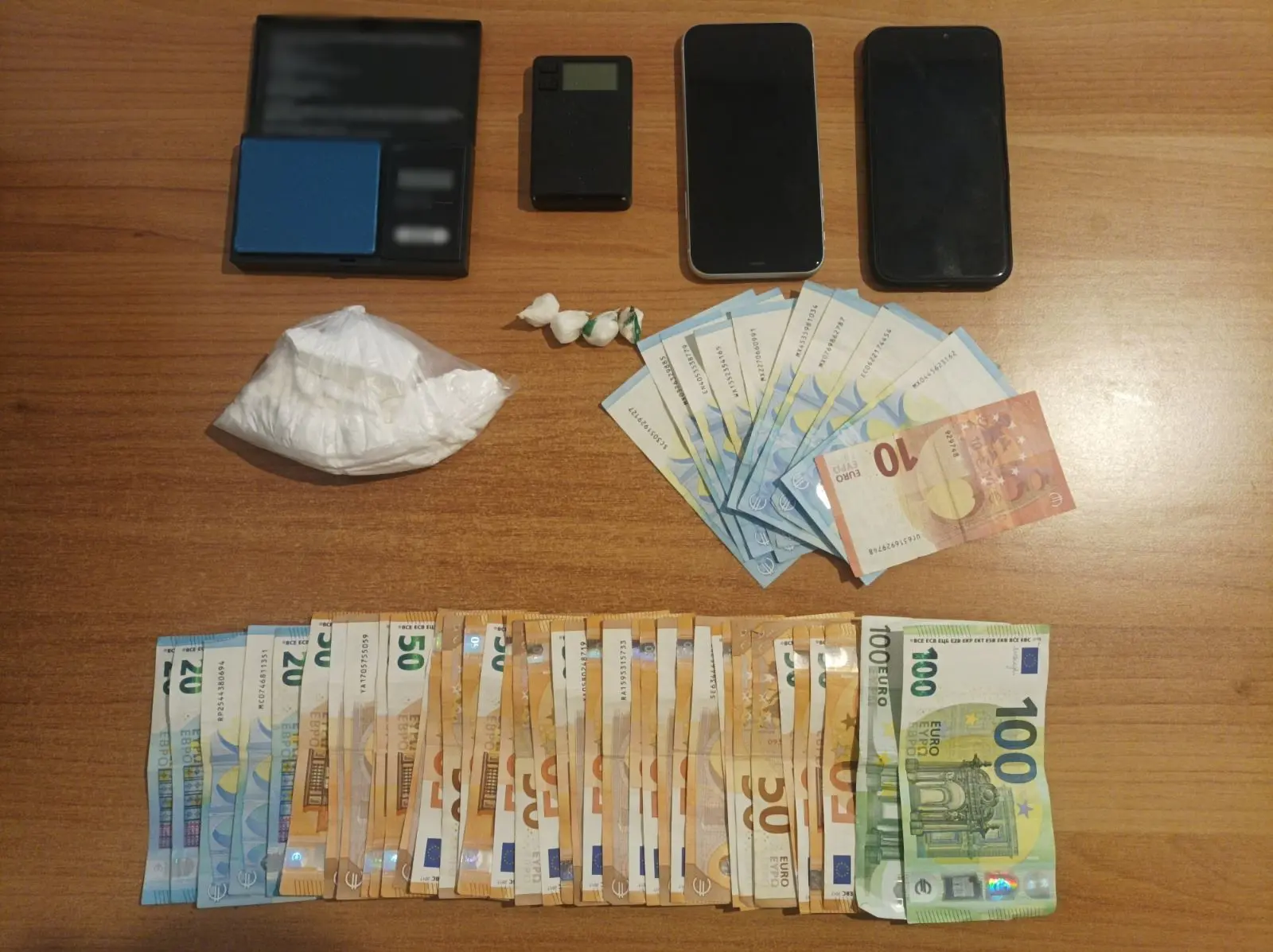 Αστυνομικοί της Γ’ ΟΠΚΕ του Α.Τ. Ιστιαίας, συνέλαβαν άνδρα που είχε κρύψει κοκαΐνη στο αυτοκίνητό του