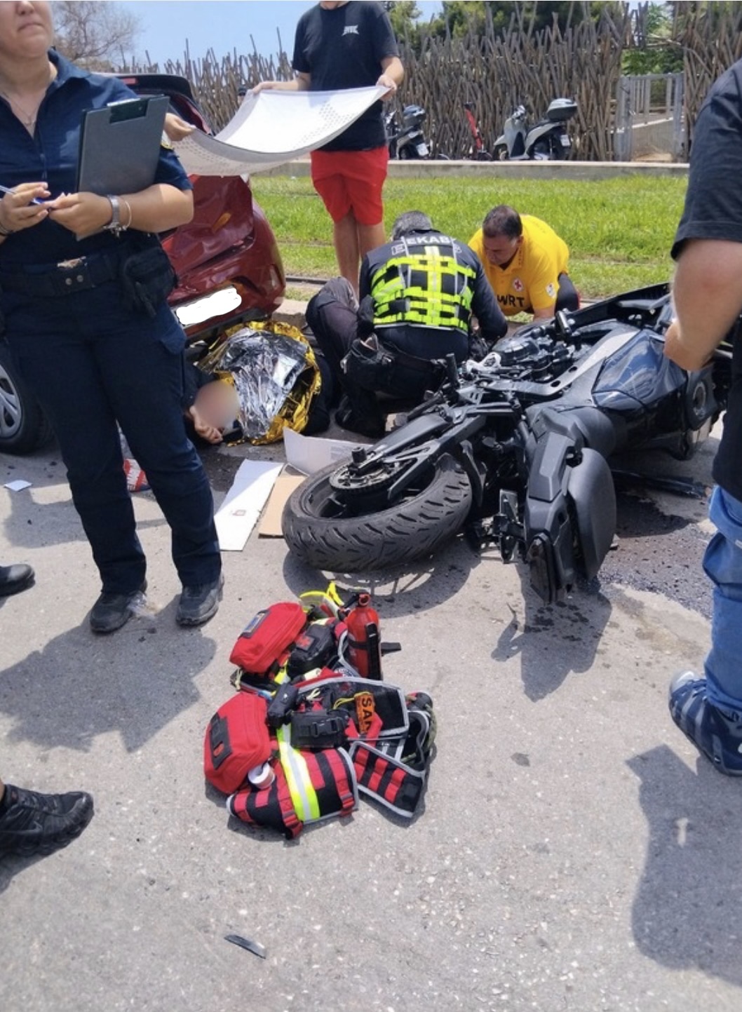 Ελληνικός Ερυθρός Σταυρός: Εθελοντές προσέφεραν Πρώτες Βοήθειες σε θύμα τροχαίου στην Λ. Ποσειδώνος