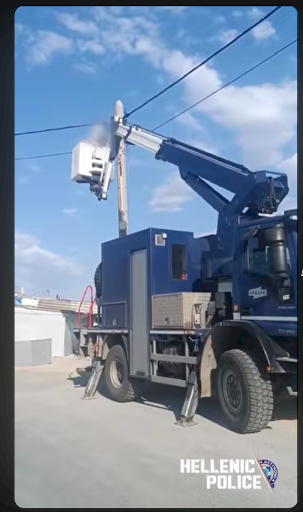 Παλλήνη: Μεγάλη επιχείρηση της ΕΛ.ΑΣ. σε οικισμούς – Ξηλώθηκαν 500 μέτρα παράνομων καλωδίων ρευματοκλοπής (βίντεο)