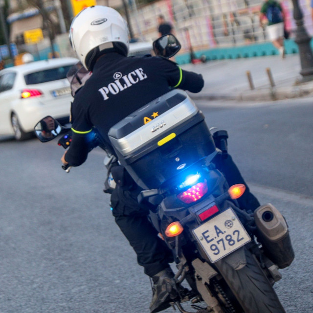 Καταδίωξη στον Κορυδαλλό: 25χρονος εμβόλισε μηχανή της ΔΙ.ΑΣ. και τραυμάτισε αστυνομικό