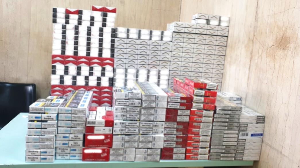 Παγκράτι: Χειροπέδες σε υπάλληλο ψιλικατζίδικου – Πουλούσε λαθραία τσιγάρα «κάτω από τον πάγκο»