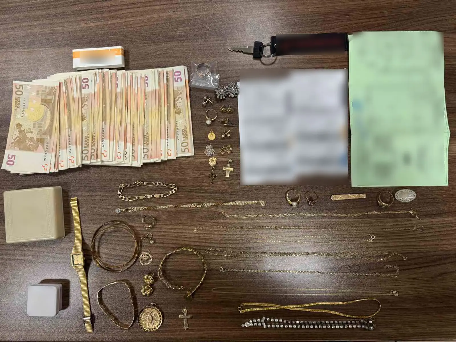 «Μπλόκο» στο λιμάνι της Χίου: 16χρονος προσπάθησε να διαφύγει με τη λεία από τις απάτες σε ηλικιωμένες