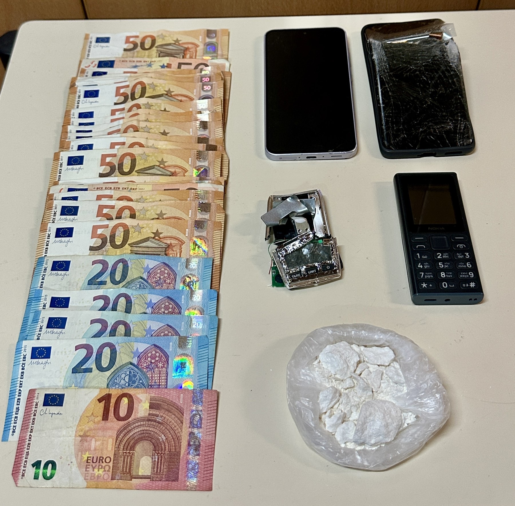 Ρέθυμνο: Χειροπέδες σε δύο άτομα για διακίνηση κοκαΐνης – Τους «μπλόκαραν» μετά από αλισβερίσι