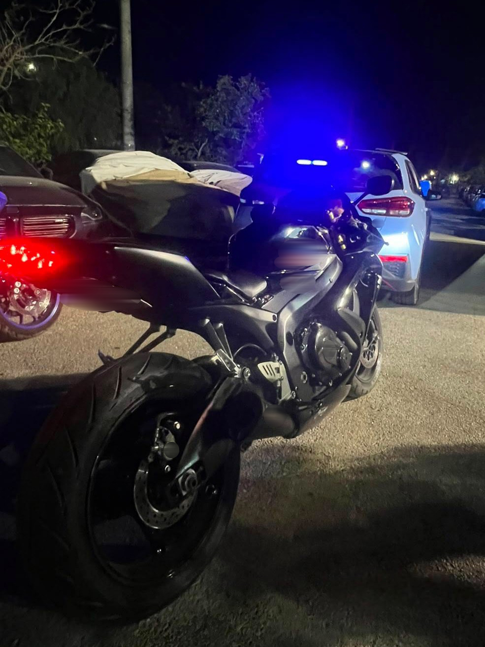 Χειροπέδες σε 24χρονο για «κόντρες» στη Βάρκιζα: Του κατέσχεσαν τη μηχανή μετά από επικίνδυνο κυνηγητό (βίντεο)