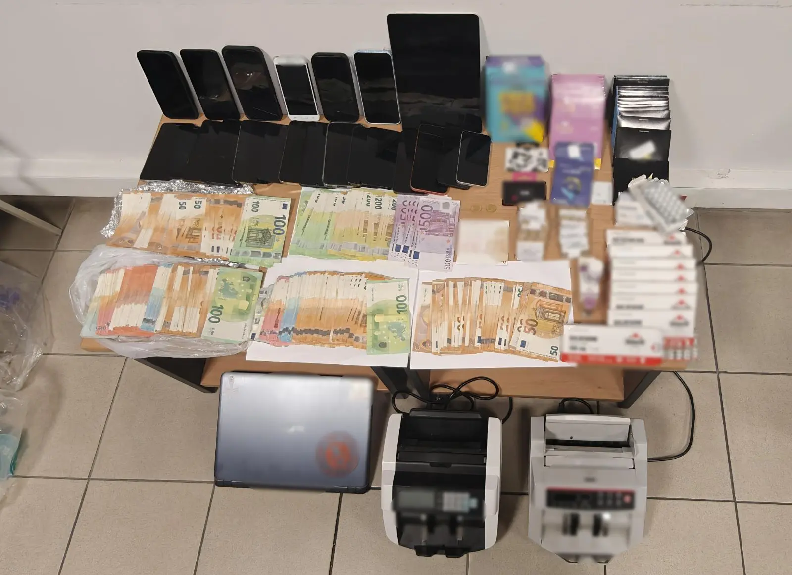 «Σπάσιμο» σε κύκλωμα τοκογλυφίας και εκβιασμών στη Θεσσαλονίκη – Πώς ξέπλεναν τα «μαύρα» κέρδη