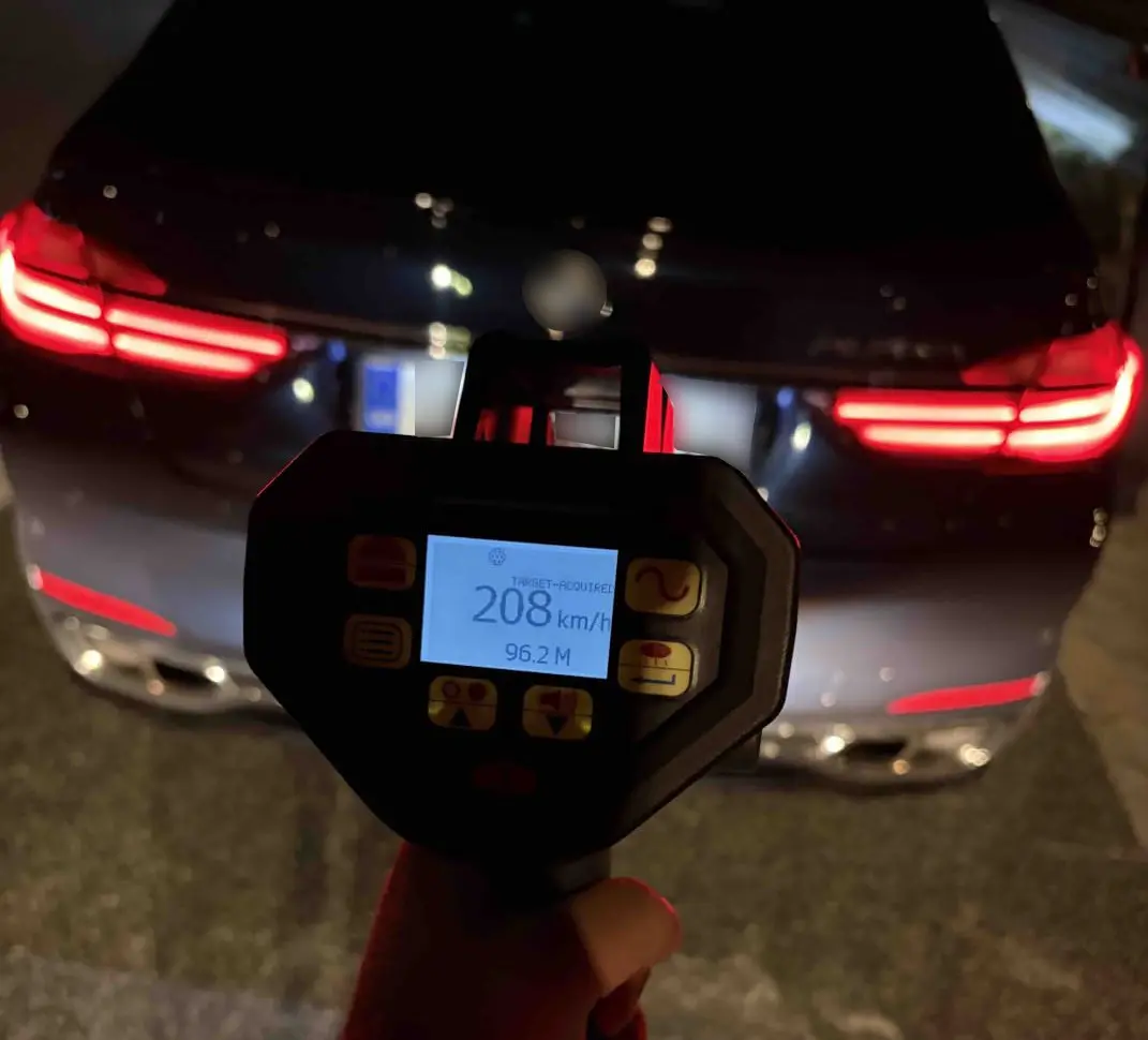 Μέγαρα: Έπιασαν 29χρονο να τρέχει με 208 χλμ/ώρα στην Αθηνών – Κορίνθου