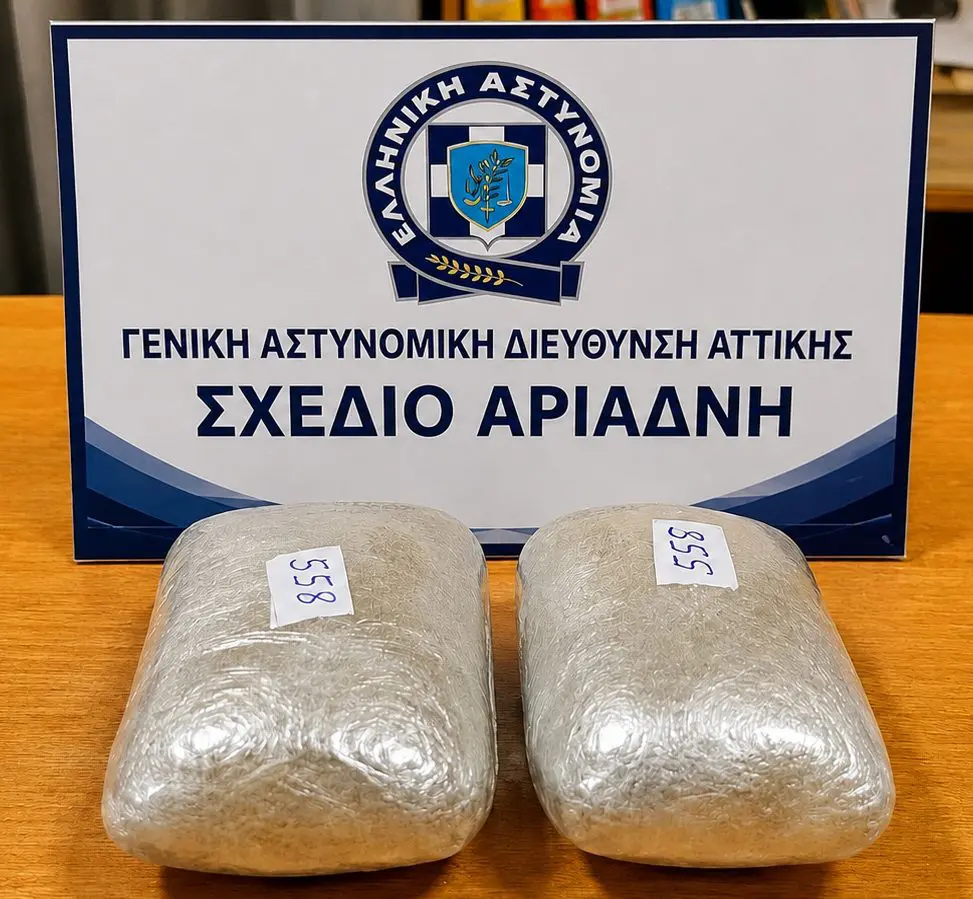 Άνω Λιόσια: Μπλόκο του σχεδίου «ΑΡΙΑΔΝΗ» σε στάση λεωφορείου – Συνελήφθη 40χρονη με πάνω από ένα κιλό ηρωίνη