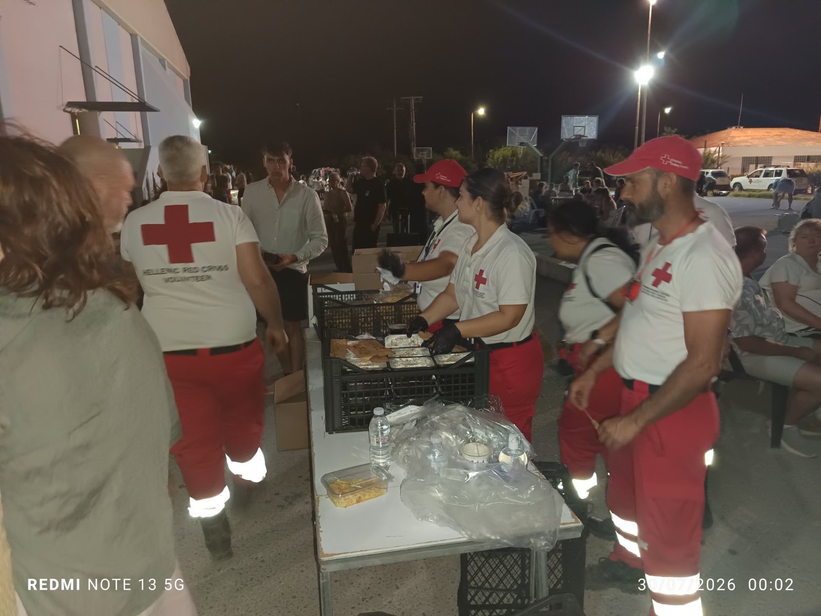 Ε.Ε.Σ.: Ολονύχτια συνδρομή των εθελοντών Σαμαρειτών – Διασωστών στα πύρινα μέτωπα της Κρήτης (βίντεο)