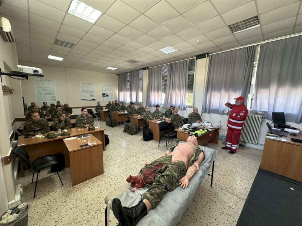 Ο Ε.Ε.Σ. εκπαίδευσε 117 στελέχη των ΕΤΑΚ του Στρατού Ξηράς σε «Διασώστες γενικών καθηκόντων» (βίντεο)