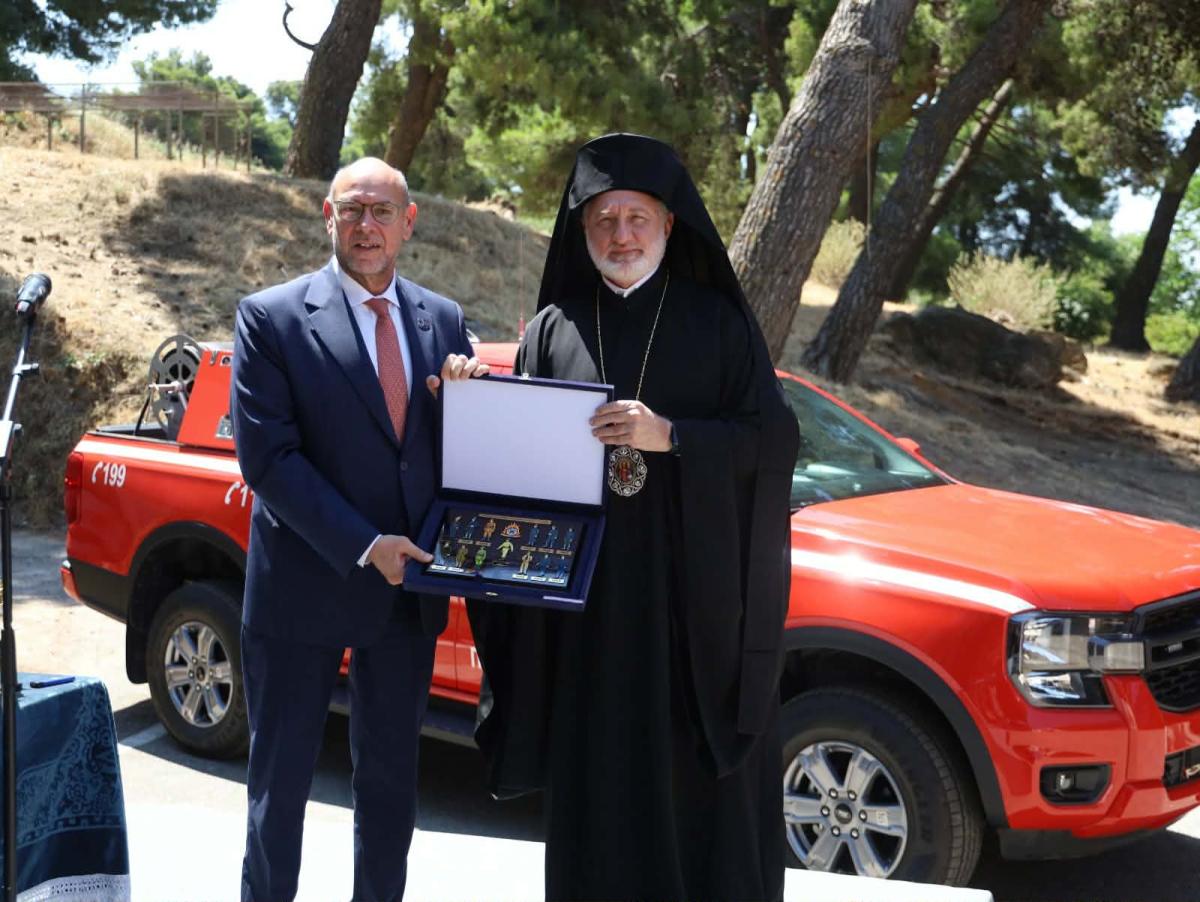Δωρεά πυροσβεστικού οχήματος στην Πεντέλη από την Αρχιεπισκοπή Αμερικής