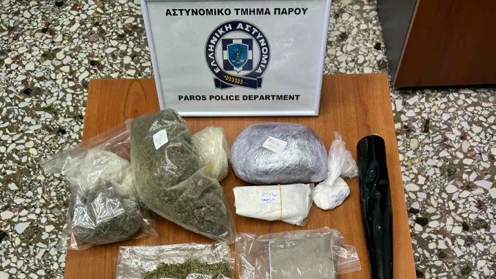 Πάρος: Εμβόλισε μοτοσικλέτα αστυνομικού για να διαφύγει – Δύο συλλήψεις για διακίνηση ναρκωτικών