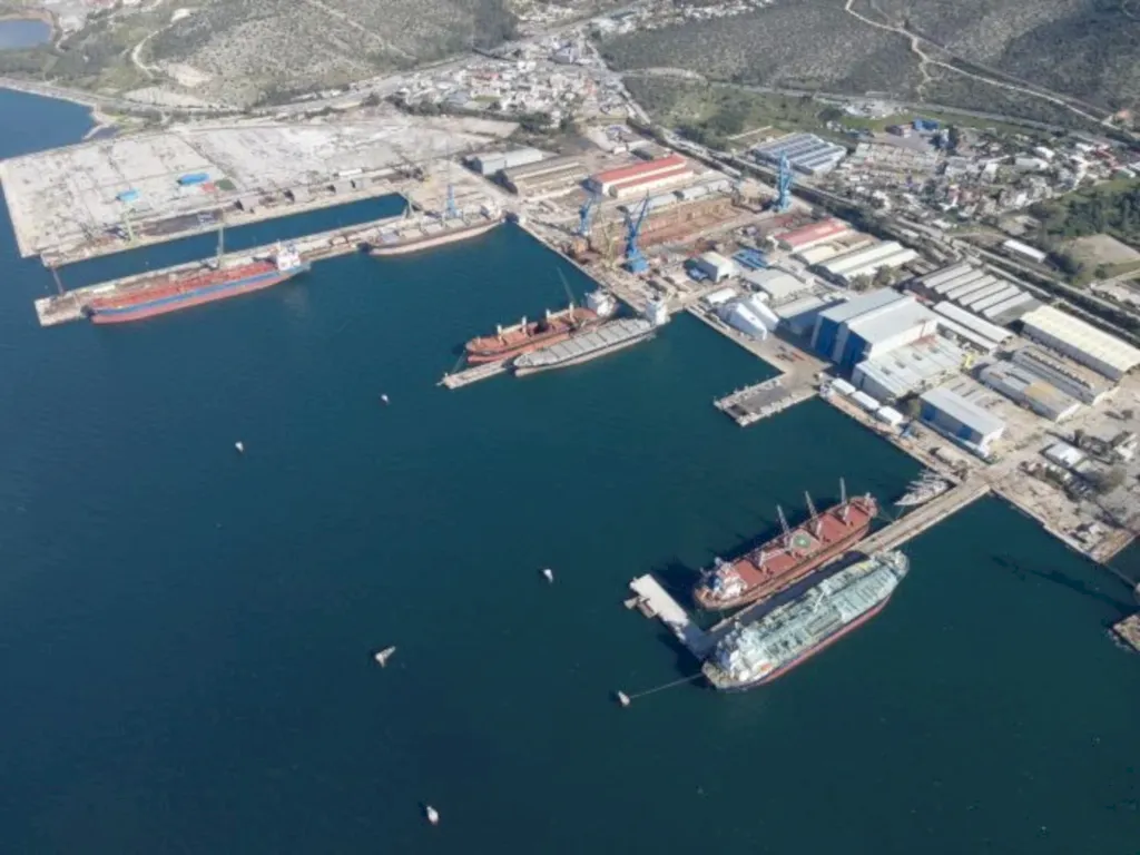 Ναυπηγεία Σκαραμαγκά: Σύμβαση για την αναβάθμιση των φρεγατών ΜΕΚΟ