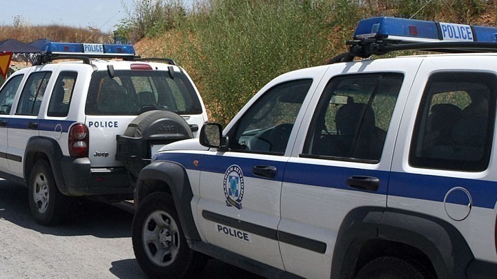 Έλεγχοι σε 73 άτομα και οκτώ καταστήματα στα Πεύκα για την πρόληψη της νεανικής παραβατικότητας