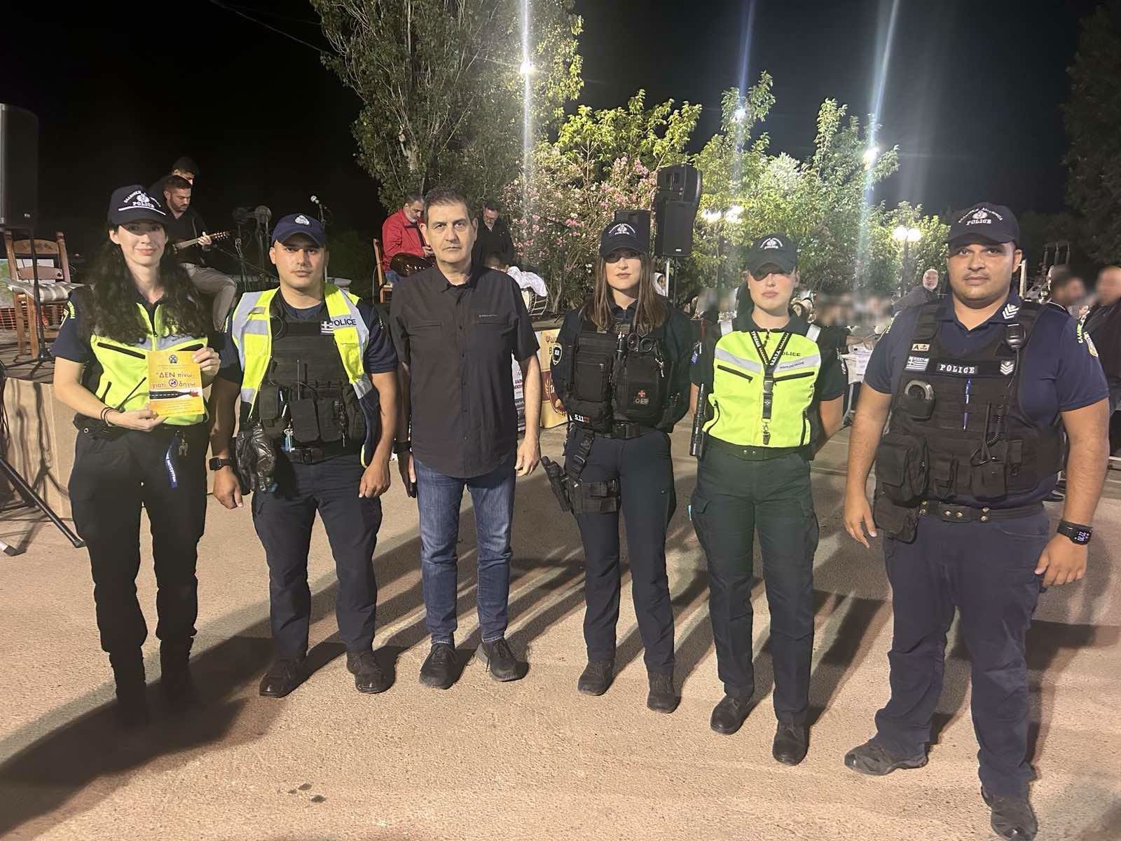 Ενημερωτική δράση για τα τροχαία ατυχήματα, σε τοπικό πανηγύρι από αστυνομικούς της Τροχαίας Χανίων