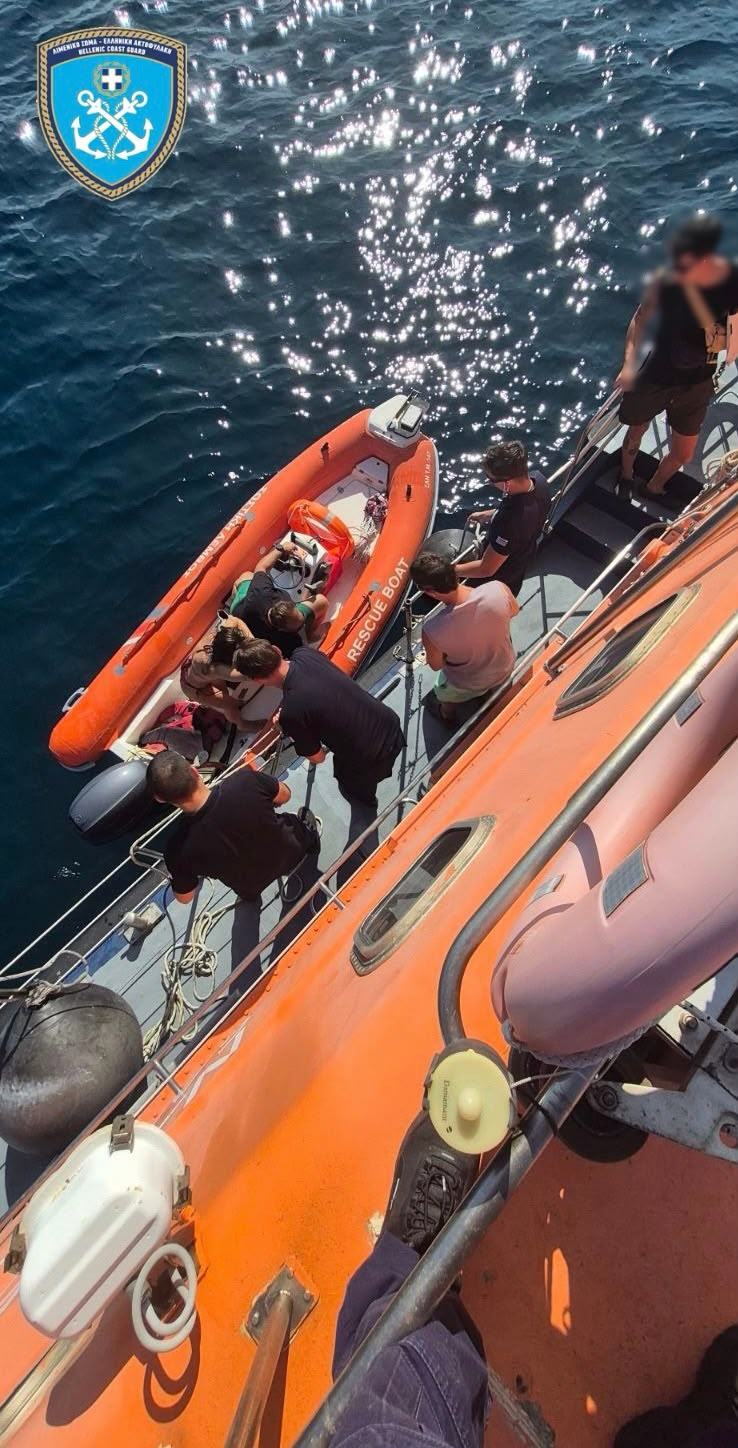 Δραματική επιχείρηση διάσωσης στη Λήμνο: 59 λουόμενοι απεγκλωβίστηκαν από παραλία λόγω φωτιάς