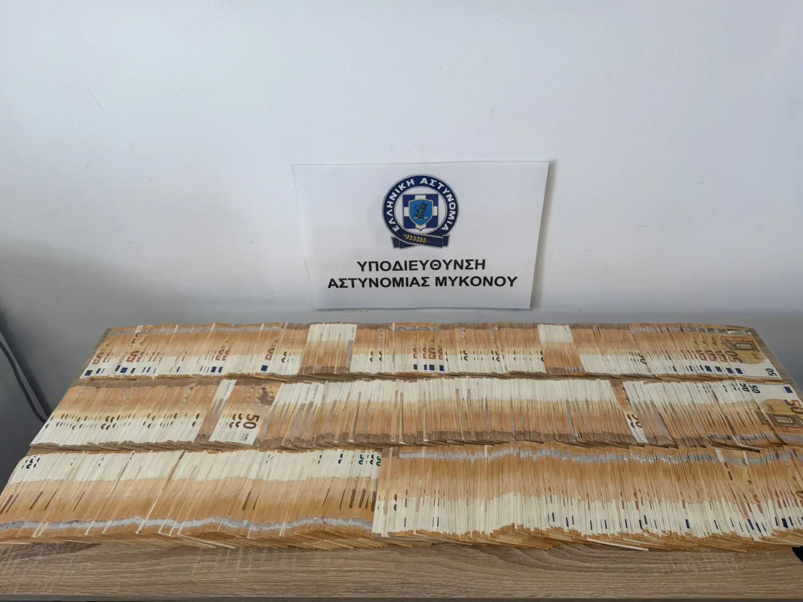 Μύκονος: Χειροπέδες σε 57χρονο για εκβιασμό – Ζητούσε 50.000 ευρώ για να μην κάνει ψευδείς καταγγελίες για ηχορύπανση