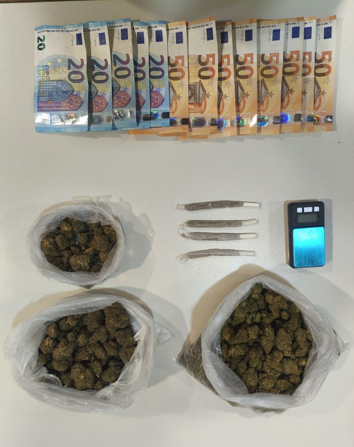 Μυτιλήνη: Στα χέρια της ΕΛ.ΑΣ. διακινητής κάνναβης – Έκρυβε ναρκωτικά και σε υπαίθριο χώρο