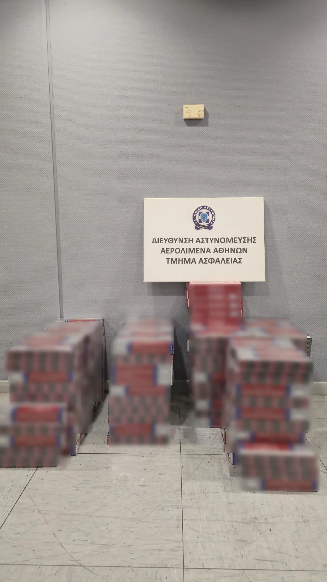 Ελευθέριος Βενιζέλος: Χειροπέδες σε 46χρονο που έφτασε από το Κάιρο με 3.100 λαθραία τσιγάρα στις αποσκευές του