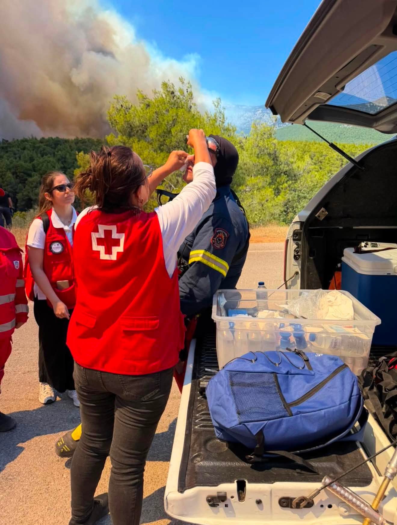 Ο Ελληνικός Ερυθρός Σταυρός προτείνει 10 βασικές συμβουλές για προστασία μετά από πυρκαγιά (βίντεο)