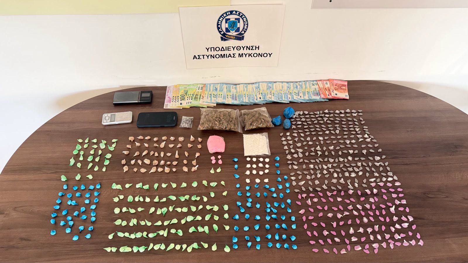 Σύλληψη 24χρονου στη Μύκονο: Είχε μετατρέψει κατοικία σε ορμητήριο διακίνησης σκληρών ναρκωτικών (βίντεο)