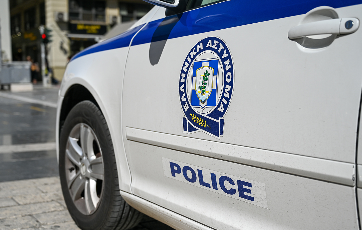 Χειροπέδες σε τρία άτομα στη Χερσόνησο: Στο νοσοκομείο ανήλικοι λόγω κατανάλωσης αλκοόλ