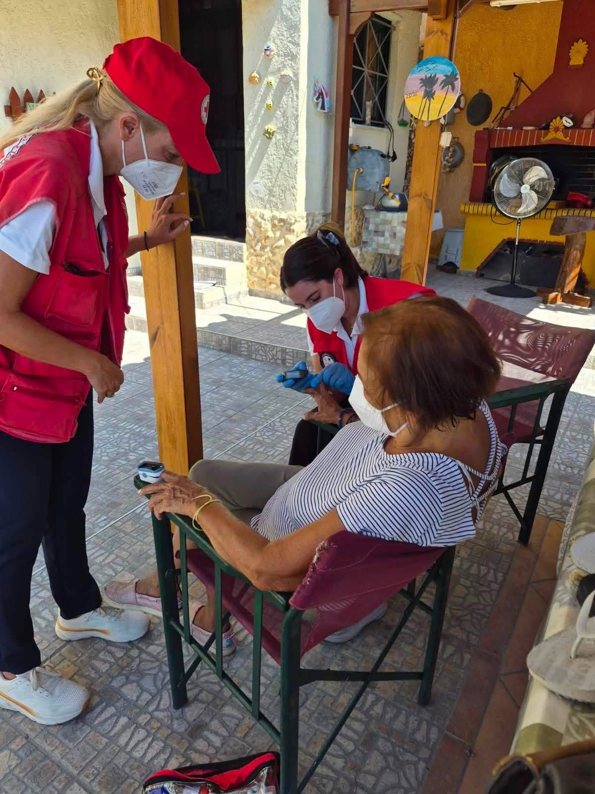 Ε.Ε.Σ.: Νοσηλευτικό προσωπικό και κοινωνικοί λειτουργοί – ψυχολόγοι στις πυρόπληκτες περιοχές της Σαλαμίνας