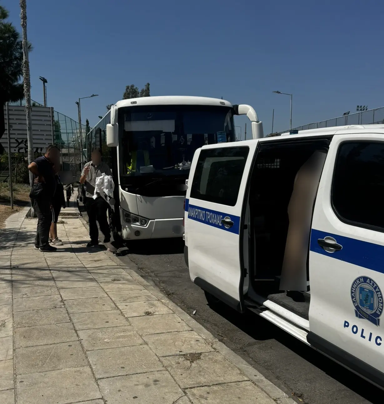 Βίντεο-σοκ στο TikTok «έκαψε» οδηγό λεωφορείου: Παράνομη αναστροφή πάνω σε διπλή διαγράμμιση στη Λεωφόρο Αθηνών – Σουνίου
