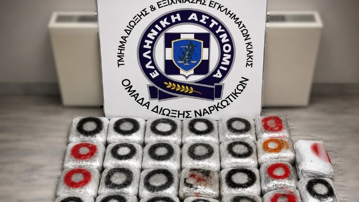 Χειροπέδες σε 57χρονο στη Θεσσαλονίκη με δεκάδες κιλά κάνναβης: Η επιχείρηση της ΕΛ.ΑΣ.