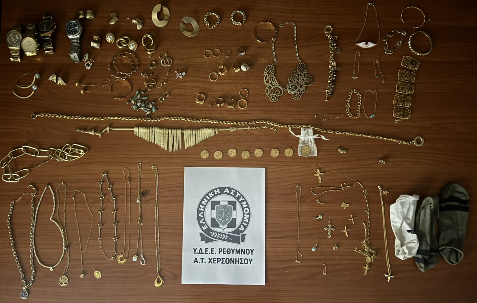 Κρήτη: Χειροπέδες σε «μαϊμού» λογιστές που άδειαζαν σπίτια – Λεία άνω των 30.000 ευρώ