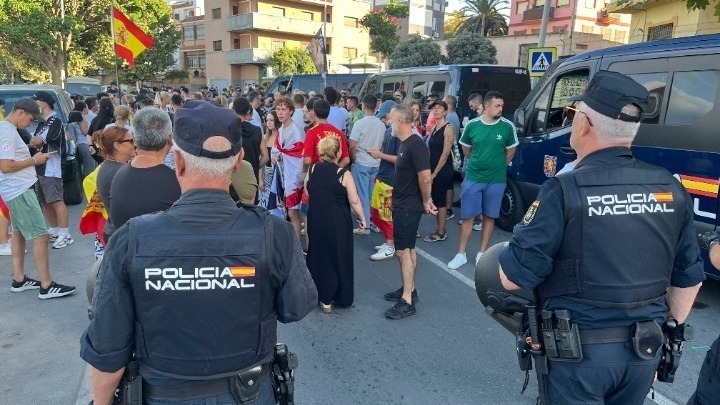 Η ισπανική δικαιοσύνη ξεκίνησε έρευνα για τη μαζική εισροή μεταναστών στη Θέουτα