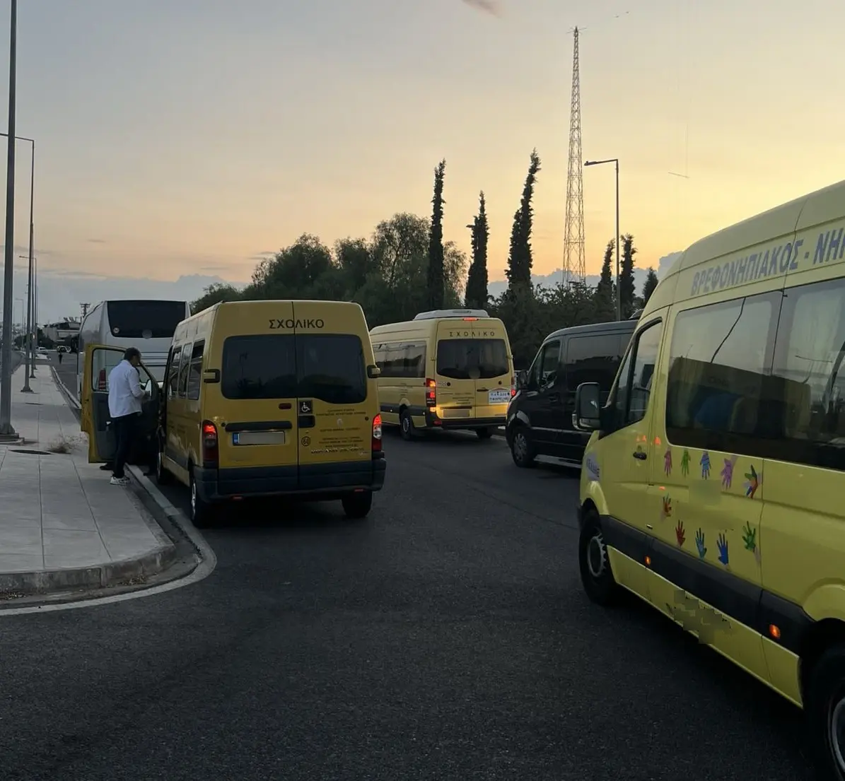 Σαρωτικοί έλεγχοι της Τροχαίας σε σχολικά λεωφορεία στην Αττική: Πάνω από 300 παραβάσεις σε τρεις ημέρες