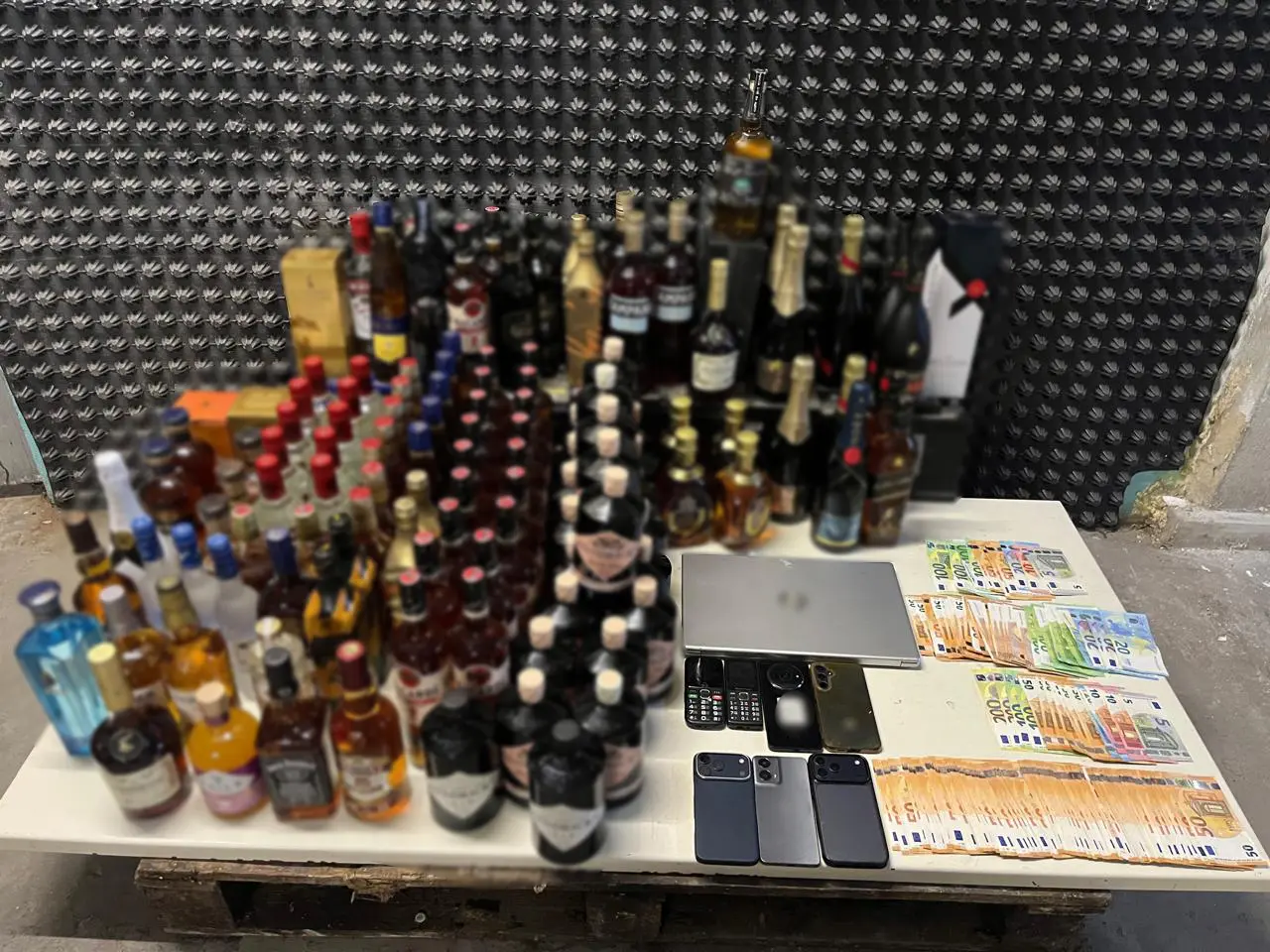 Εξαρθρώθηκε κύκλωμα φοροδιαφυγής και λαθρεμπορίου με ζημιά-μαμούθ 13,3 εκατ. ευρώ – 5 συλλήψεις