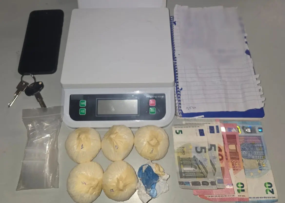 Συνελήφθη στο Παγκράτι, 46χρονος διακινητής με πάνω από 250 γραμμάρια κρυσταλλικής μεθαμφεταμίνης