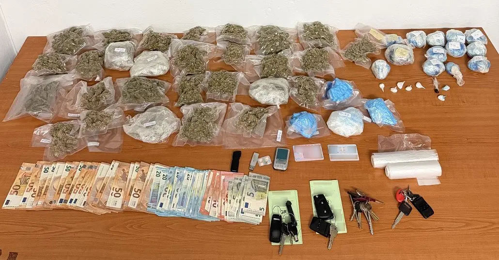 Ομόνοια: Σύλληψη 33χρονου και 32χρονης με τεράστια ποσότητα κοκαΐνης, κάνναβης και MDMA